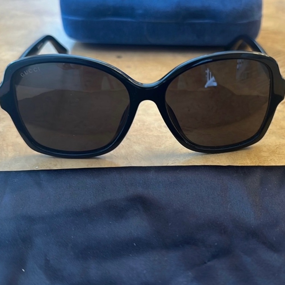 Gucci Black Oversized Square Sunglasses New Condition - Picture 4 of 14